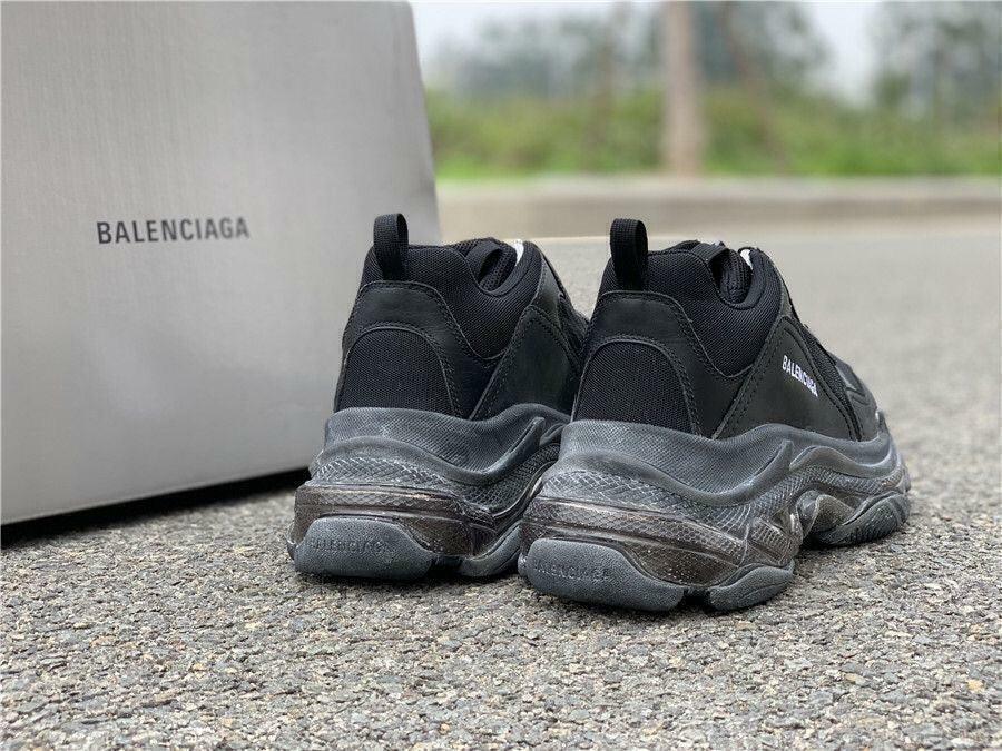 Tênis Balenciaga Triple S