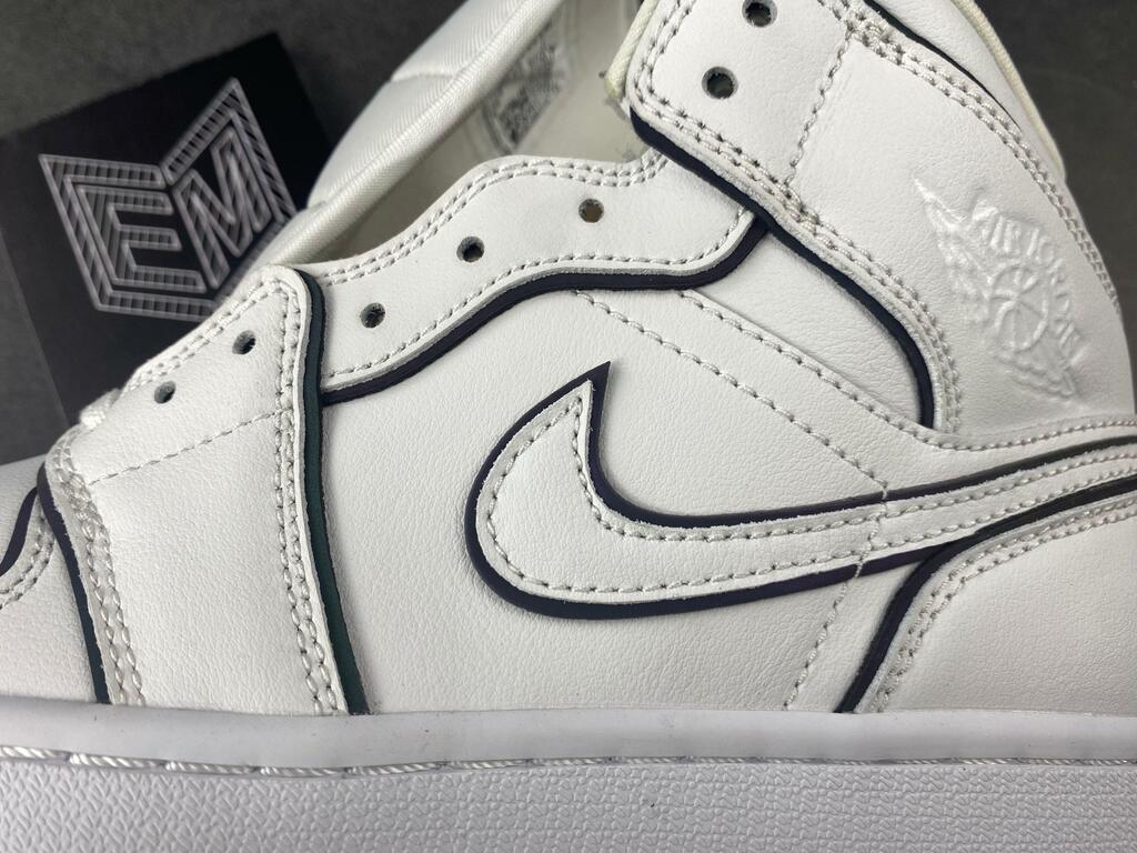 Tênis Nike Air Jordan 1 MID SE "Iridescent reflective trim"