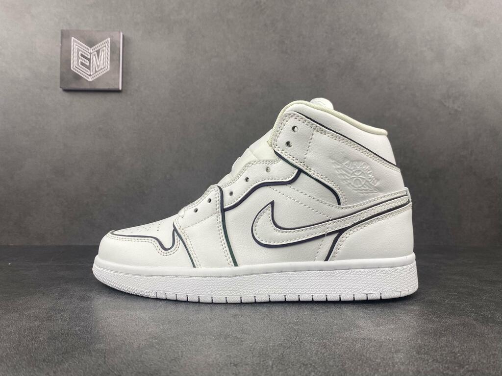 Tênis Nike Air Jordan 1 MID SE "Iridescent reflective trim"