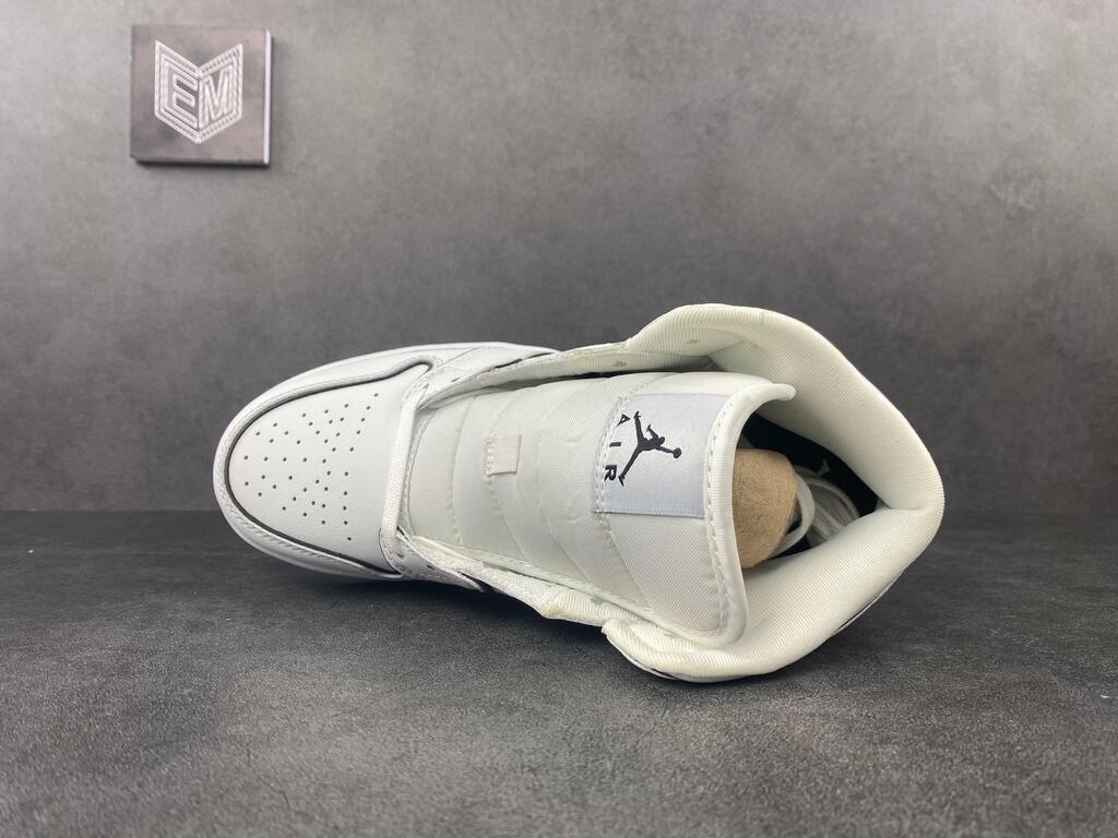 Tênis Nike Air Jordan 1 MID SE "Iridescent reflective trim"