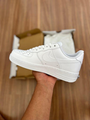 NIKE AIR FORCE 1 LOW "TRIPLE WHITE"