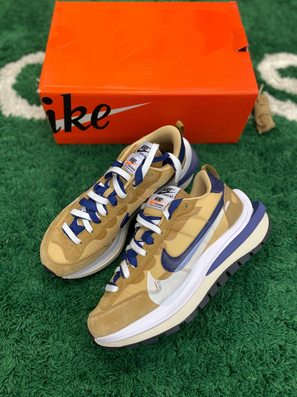 Nike Vaporwaffle x Sacai