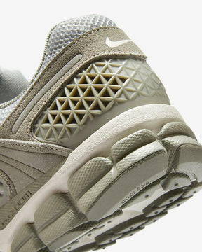 Tênis Nike Zoom Vomero 5