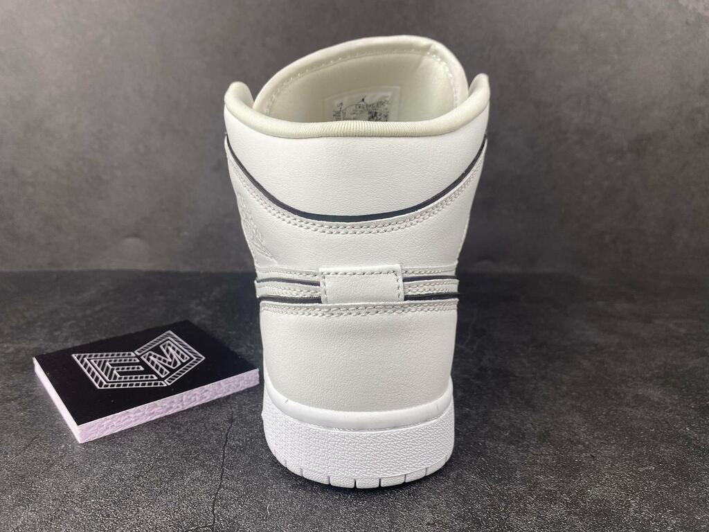 Tênis Nike Air Jordan 1 MID SE "Iridescent reflective trim"