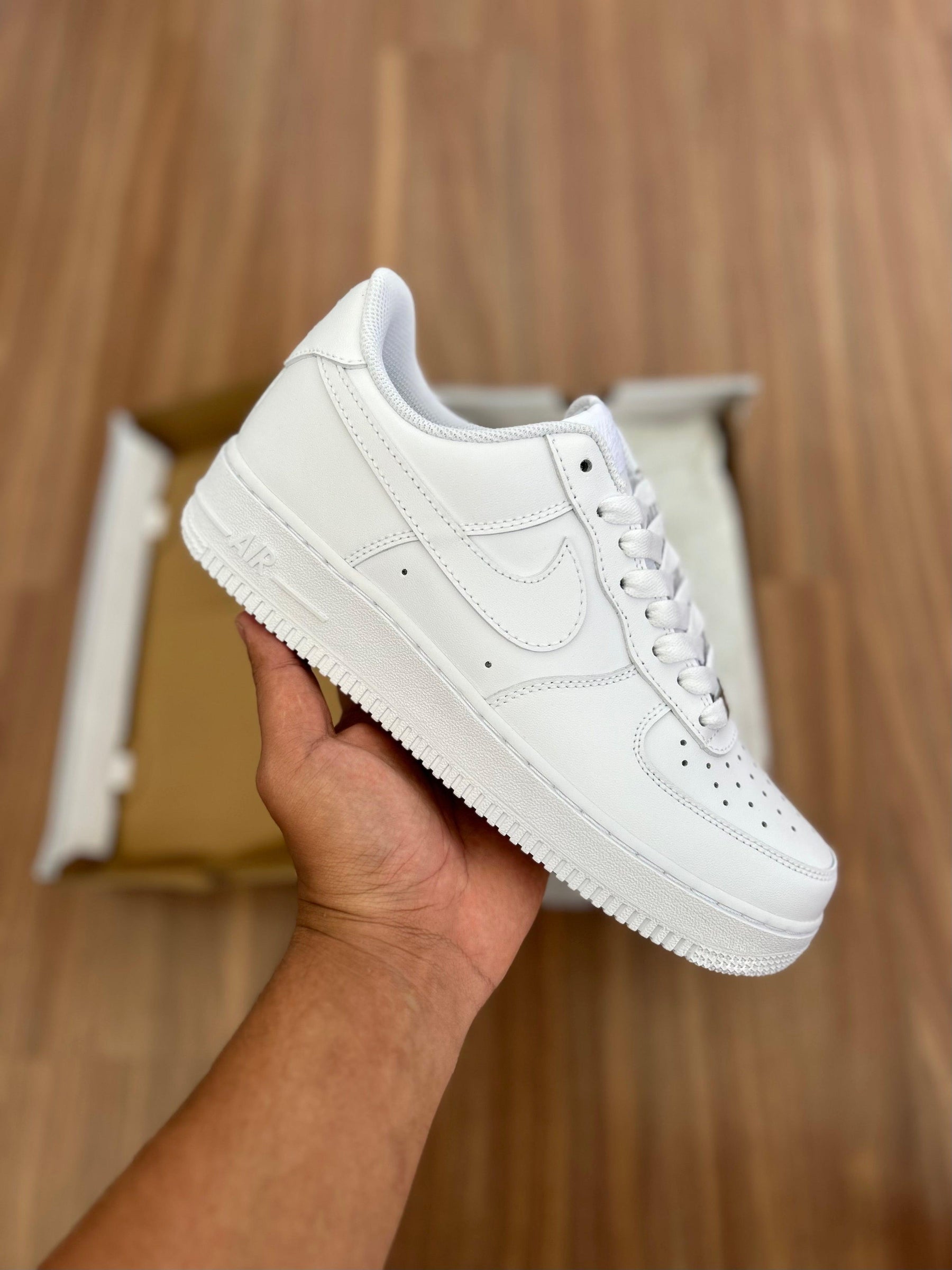 NIKE AIR FORCE 1 LOW "TRIPLE WHITE"