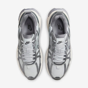 Tênis Nike VK2 Run Pure Platinum Wolf Grey