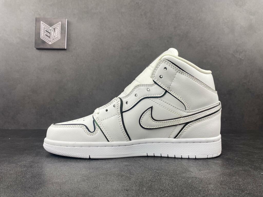Tênis Nike Air Jordan 1 MID SE "Iridescent reflective trim"