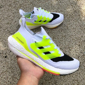 Tênis Adidas Ultra Boost 2021